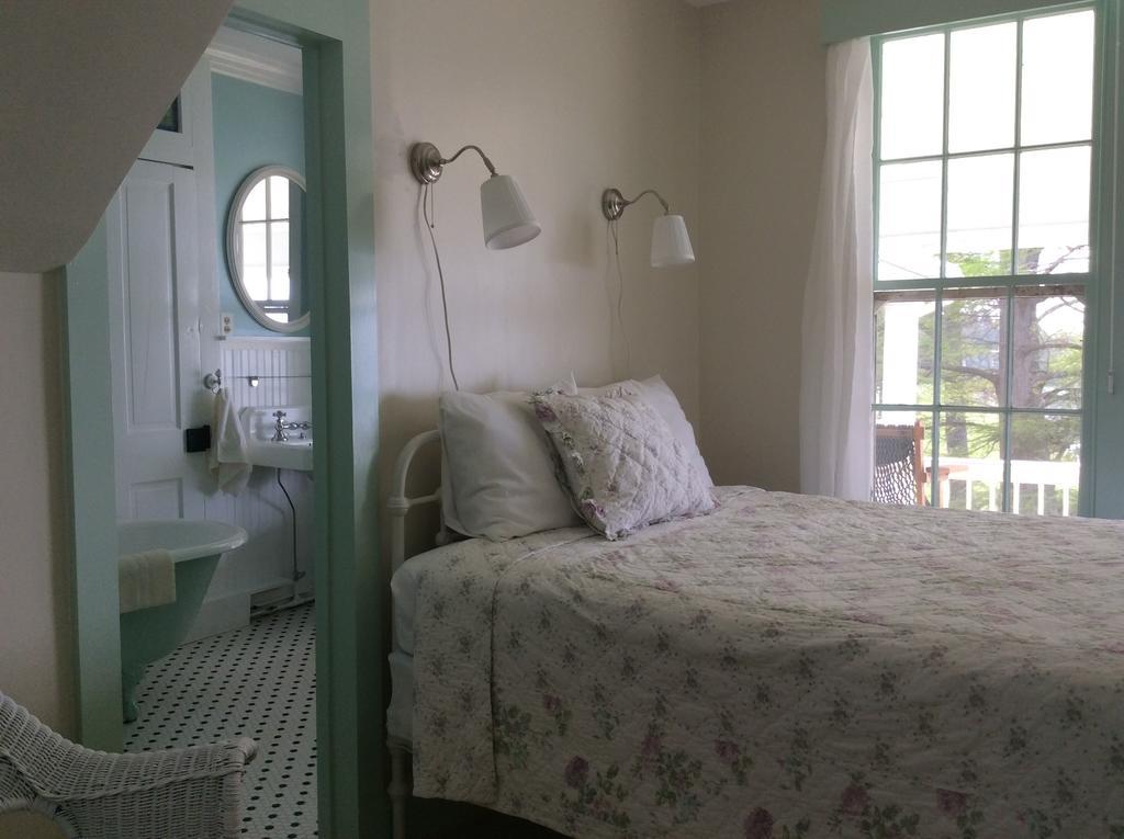 Wades Point Inn On The Bay McDaniel Bagian luar foto