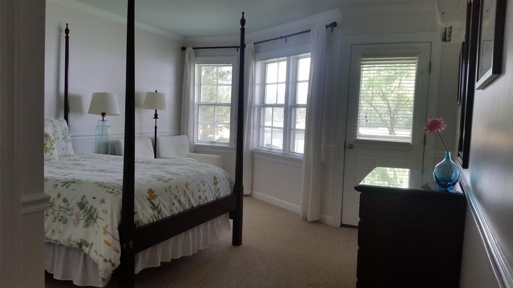 Wades Point Inn On The Bay McDaniel Bagian luar foto